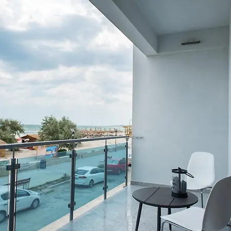 Wave 1 Promenada Apartment